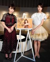 清川あさみに撮影してもらった桐谷美玲（右）はかわいいベンガル姿＝表参道ヒルズ（撮影・三好信也）