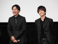 映画「ウタモノガタリ」舞台あいさに登場した三代目　Ｊ　Ｓｏｕｌ　Ｂｒｏｔｈｅｒｓ　ｆｒｏｍ　ＥＸＩＬＥ　ＴＲＩＢＥの山下健二郎（左）、岩田剛典＝東京・有楽町（撮影・堀内翔）