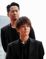 映画「ウタモノガタリ」レッドカーペットイベントに登場した三代目　Ｊ　Ｓｏｕｌ　Ｂｒｏｔｈｅｒｓ　ｆｒｏｍ　ＥＸＩＬＥ　ＴＲＩＢＥの岩田剛典。後方はＥＸＩＬＥのＨＩＲＯ＝東京・有楽町（撮影・堀内翔）