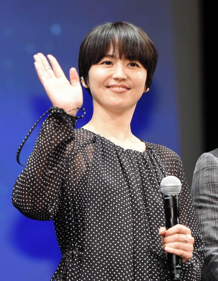 平井堅、長澤まさみ主演映画の完成披露試写会サプライズ登場 ...