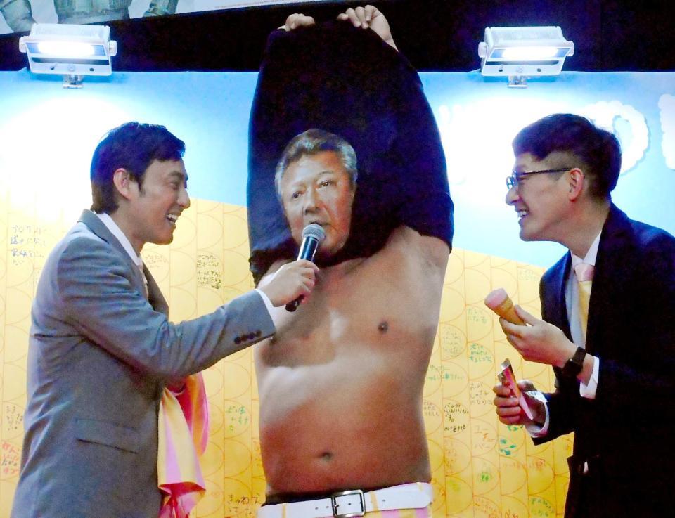 　（左から）ロバートの山本博、梅宮辰夫に扮した秋山竜次、馬場裕之＝東京・台場