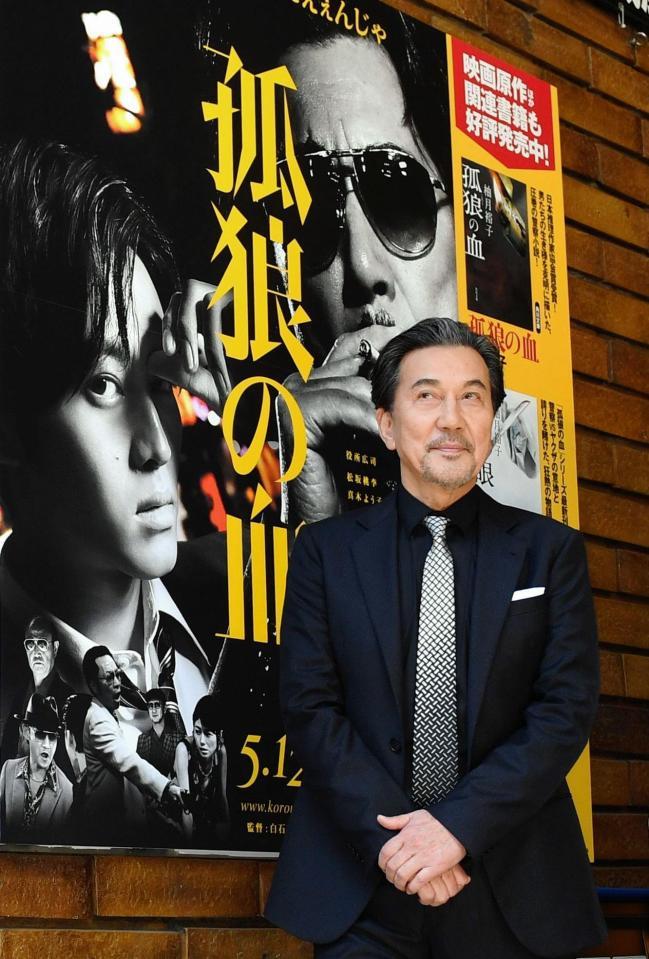 映画「孤狼の血」公開記念特別展のテープカットに登場する役所広司＝東京・新宿の紀伊國屋書店（撮影・西岡正）