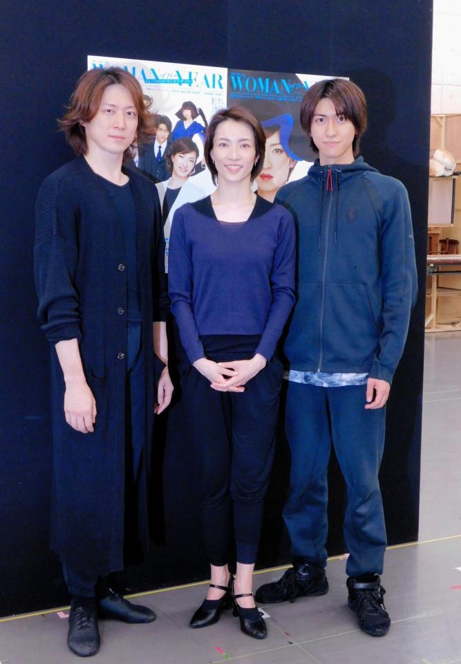 舞台への意気込みを語った（左から）宮尾俊太郎、早霧せいな、相葉裕樹＝東京・新宿区