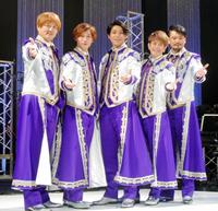 初ホールツアーの東京公演を行った純烈の（左から）酒井一圭、後上翔太、白川裕二郎、友井雄亮、小田井涼平＝東京国際フォラームホールＣ