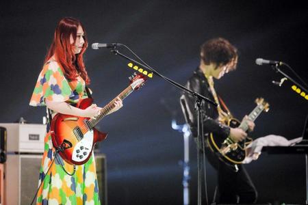 　初の武道館ライブで８０００人を沸かせたＧＬＩＭ　ＳＰＡＮＫＹ