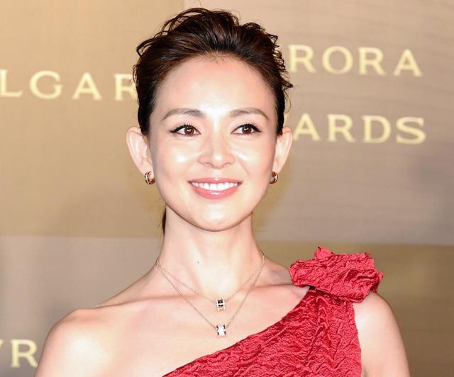 ｓｈｉｈｏ 母娘４世代写真が反響 祖母 母の脚の長さに驚きの声 芸能 デイリースポーツ Online