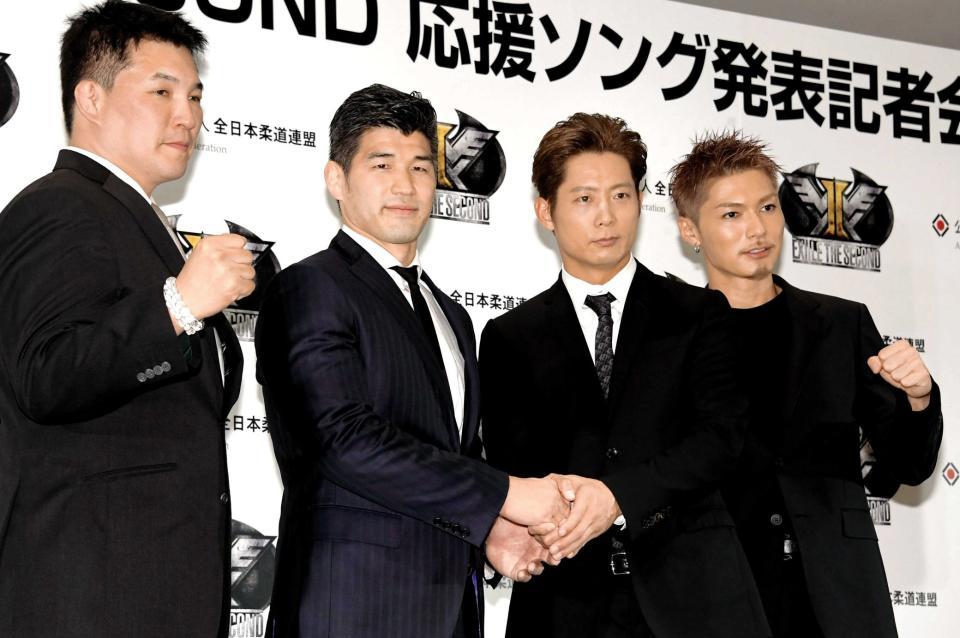 　（左から）増地克之女子監督、井上康生男子監督、黒木啓司、ＥＸＩＬＥ　ＳＨＯＫＩＣＨＩ＝都内