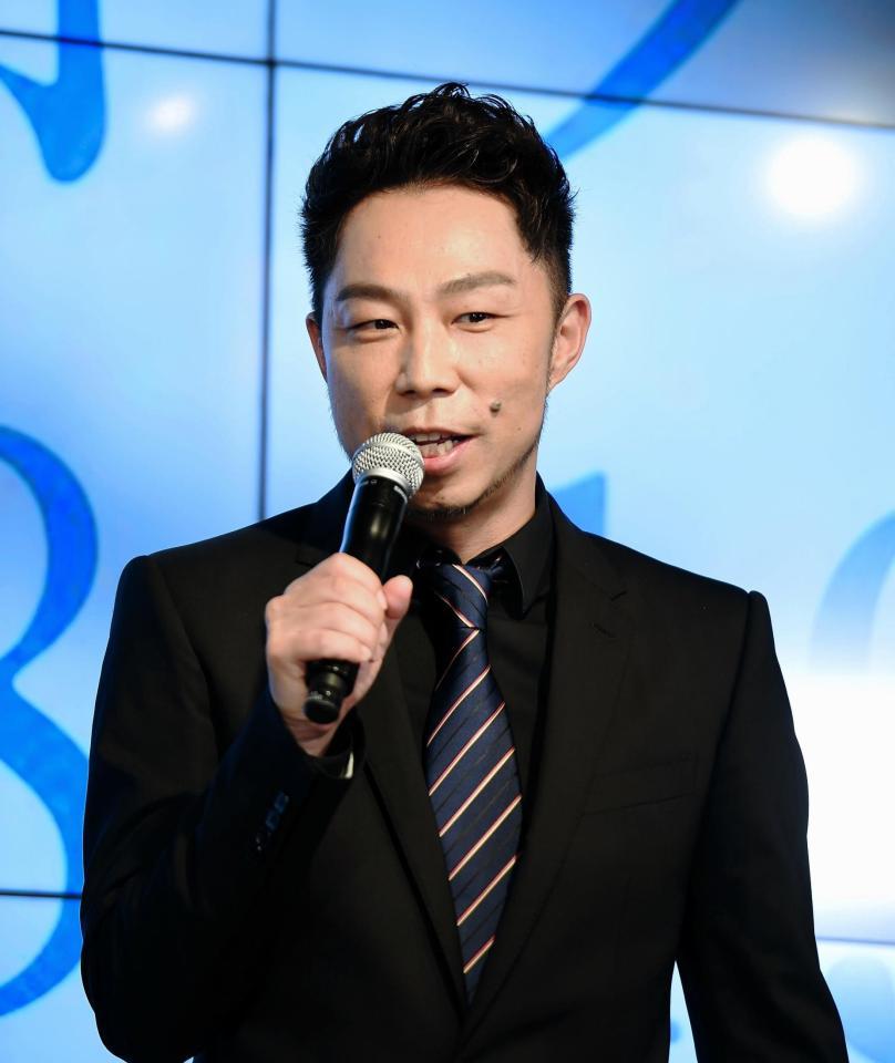 イベントであいさつするＥＸＩＬＥのＵＳＡ＝東京・ＴＲＡＶＥＬ　ＨＵＢ　ＭＩＸ（撮影・開出牧）