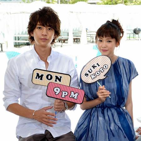 　ドラマ「好きな人がいること」で共演した三浦翔平（左）と桐谷美玲＝１６年７月