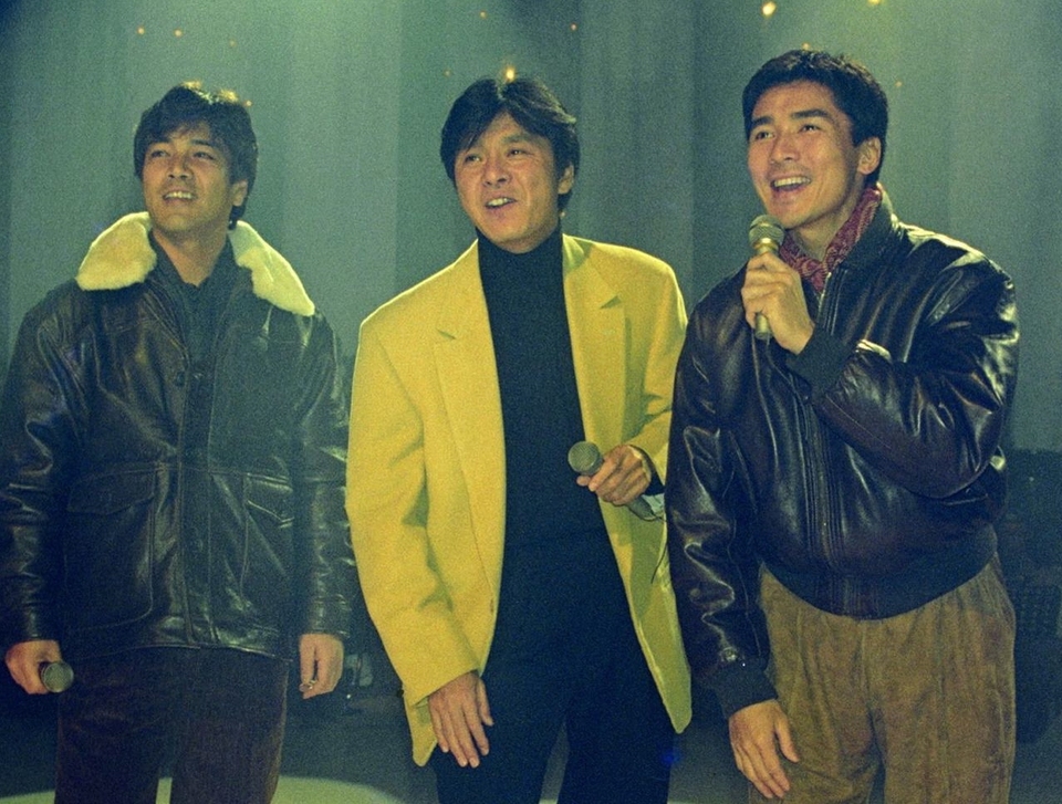 新御三家復活で勢ぞろいした（左から）野口五郎、西城秀樹さん、郷ひろみ＝１９９４年２月
