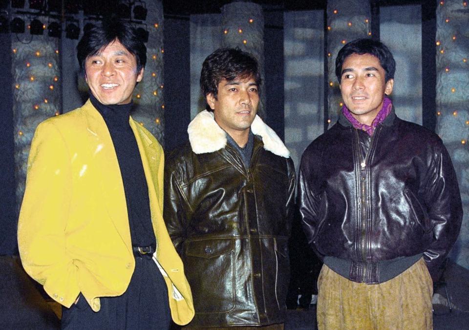 　新御三家復活で勢ぞろいした（左から）西城秀樹さん、野口五郎、郷ひろみ＝１９９４年