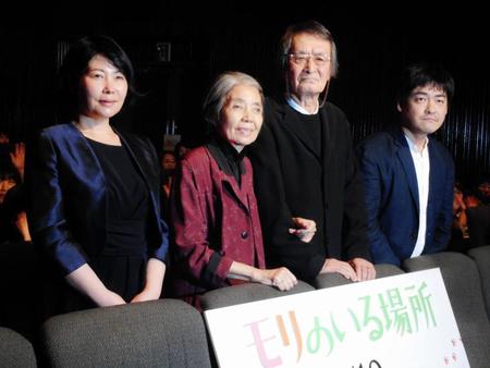 映画「モリのいる場所」の初日舞台あいさつを行った（左から）池谷のぶえ、樹木希林、山崎努、沖田修一監督＝東京・シネスイッチ銀座