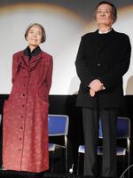 映画「モリのいる場所」の初日舞台あいさつを行った樹木希林（左）と山崎努＝東京・シネスイッチ銀座