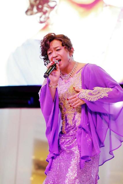 島茂子 山口氏の影響を感じさせず トークと歌で２０００人を沸かす 芸能 デイリースポーツ Online