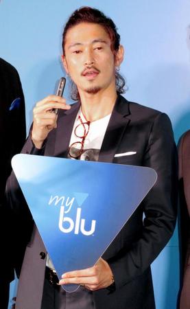 たばこについて語った窪塚洋介＝東京・神宮前