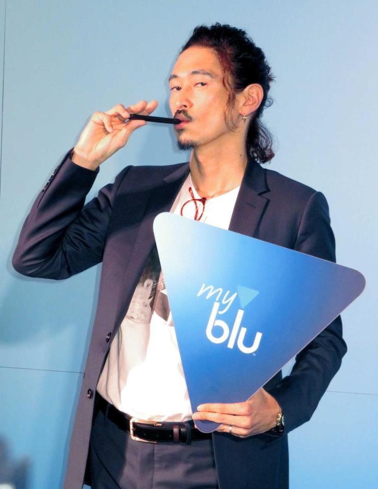 　たばこについて語った窪塚洋介＝東京・神宮前