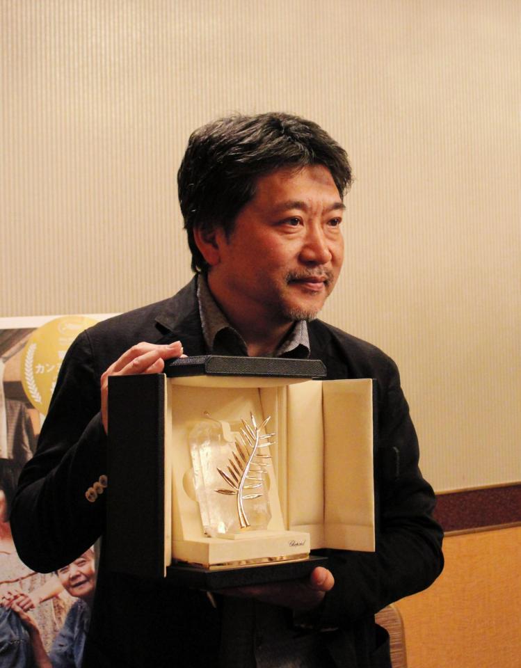 取材会を開いた是枝裕和監督＝大阪市内