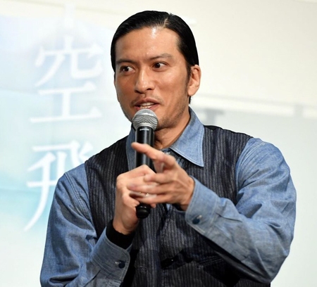 　大阪プレミア試写会で映画をＰＲする長瀬智也