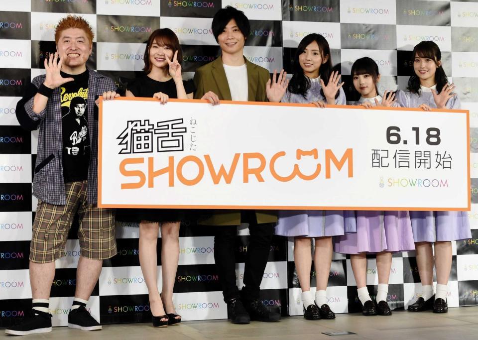 　（左から）吉田豪氏、ＨＫＴ４８・指原莉乃、ＳＨＯＷＲＯＯＭ株式会社代表取締役社長・前田裕二氏、乃木坂４６・新内眞衣、与田祐希、衛藤美彩＝都内