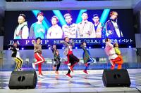 新曲のサビで通称「いいねダンス」を踊るＤＡ　ＰＵＭＰ＝東京・池袋