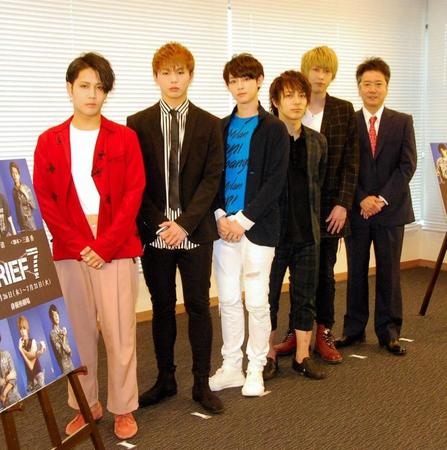 舞台の製作発表に出席した（左から）ＳＨＵＮ、加藤良輔、カラム、米原幸佑、碕理人、錦織一清＝ＴＯＫＹＯ　ＭＸ本社