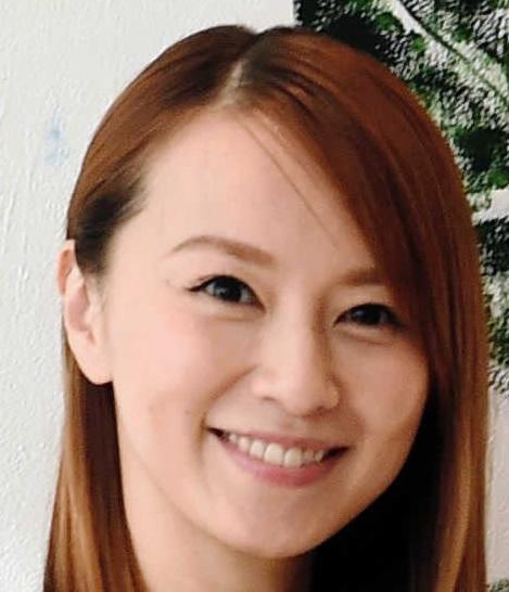 歌手の鈴木亜美