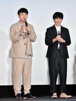 コンビで舞台あいさつに出演したアンジャッシュ・児嶋一哉（左）と渡部建＝ユナイテッド・シネマ豊洲（撮影・中田匡峻）