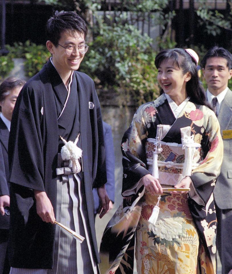結婚式を挙げた羽生善治氏（左）と畠田理恵さん＝１９９６年３月