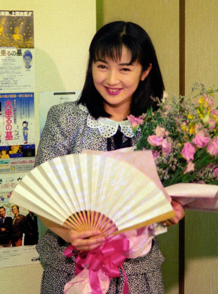 婚約会見に臨んだ畠田理恵さん＝１９９５年８月