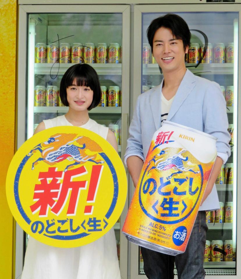 　ＰＲする門脇麦（左）と桐谷健太＝東京・日比谷