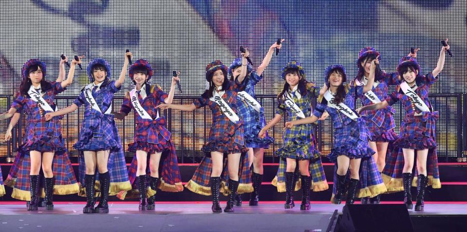 熱唱するＷＲＤ４８＝ナゴヤドーム（撮影・中田匡峻）