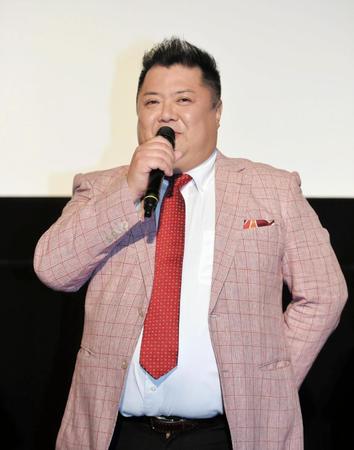 初日舞台あいさつを行う小杉竜一＝千葉・イオンモール幕張新都心（撮影・開出牧）