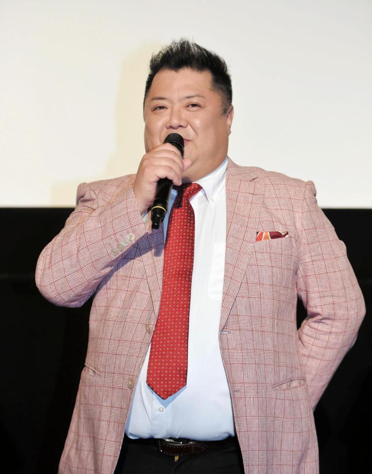 初日舞台あいさつを行う小杉竜一＝千葉・イオンモール幕張新都心（撮影・開出牧）