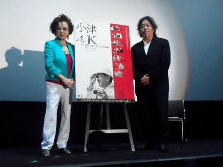 トークイベントに出演した有馬稲子（左。右は樋口尚文氏）＝東京・新宿
