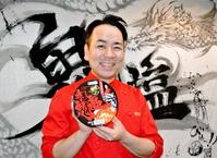 サッカーＷ杯絡みの新ネタを披露したＨＥＹ！たくちゃん＝東京・渋谷の鬼そば藤谷