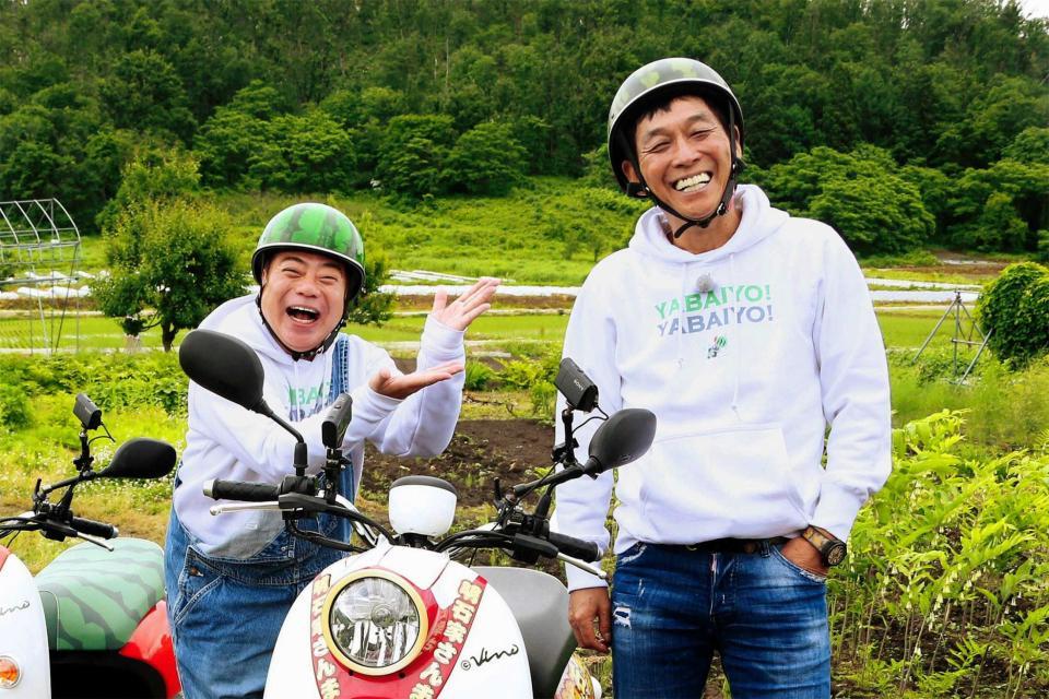 　３４年ぶりにテレビ東京の番組に出演した明石家さんま（右）と“立役者”の出川哲朗