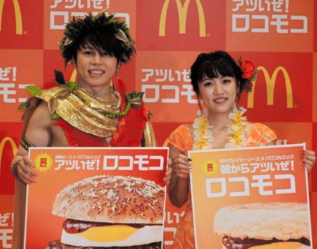 イベントに登場した高橋みなみ（右）、西川貴教＝都内