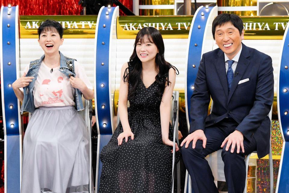 「痛快！明石家電視台」の収録に参加した西村知美（左）　（Ｃ）ＭＢＳ