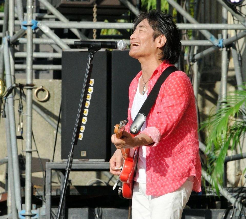 ステージ復帰した根本要＝沖縄県・宜野湾海浜公園屋外劇場　