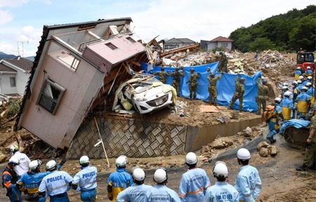 　行方不明者の捜索が続く広島県熊野町の土砂崩れ現場
