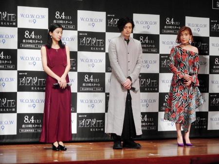 ＷＯＷＯＷ「連続ドラマＷ　イアリー　見えない顔」の完成披露試写会に登場した（左から）黒島結菜、オダギリジョー、仲里依紗＝東京・法政大学市ヶ谷キャンパス