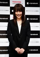 一日社員に任命され笑顔の有村架純＝ザ・プリンスパークタワー東京（撮影・開出牧）