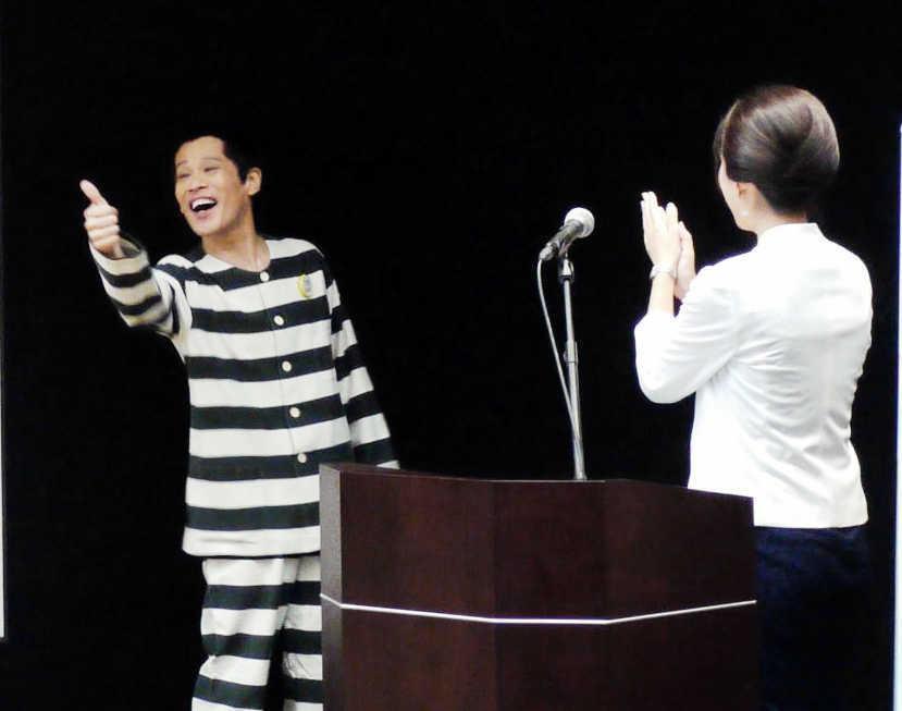 　「あばよ！」の決めぜりふでワンマンショーを締めくくる柳沢慎吾＝テレビ東京