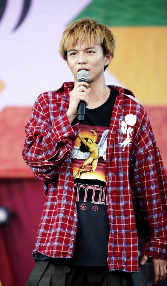 中尾翔太さんの死を報告するＦＡＮＴＡＳＴＩＣＳ・佐藤大樹＝千葉・幕張海浜公園