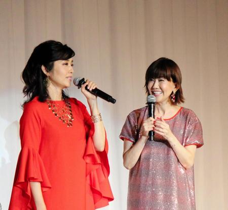 ラジオ大阪の公開生放送に参加した早見優（左）と松本伊代＝大阪市内