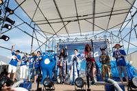 シークレットライブを行った「怪物舞踏団」＝神奈川県藤沢市の江ノ島イーストサイドビーチ