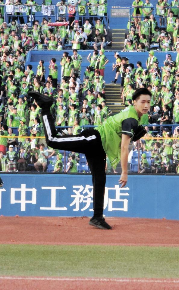 ヤクルト－中日戦で始球式を務めた川村壱馬