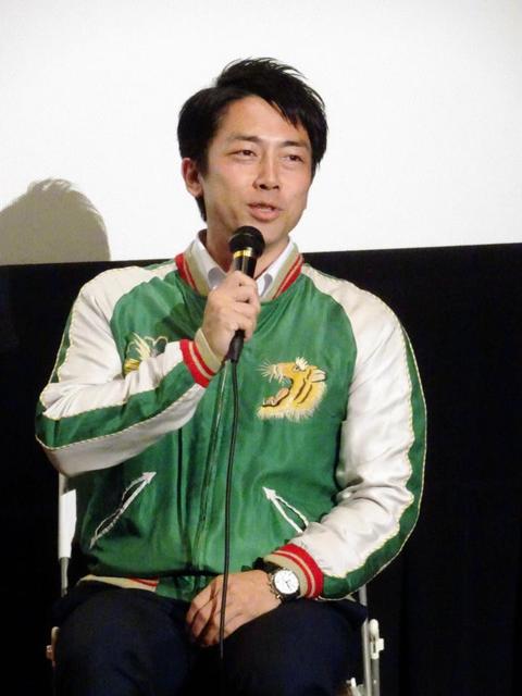 進次郎氏の出番はわずか15秒ほどだが 7月23日に都内で行われた映画のprイベントに横須賀発祥のスカジャン