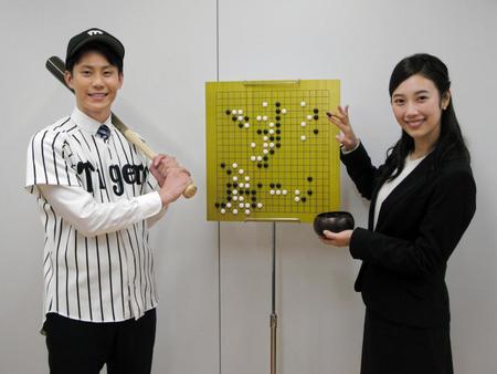 ＭＢＳの（左から）三ツ広政輝アナと辻沙穂里アナ＝大阪市内