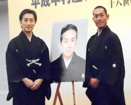 　父・中村勘三郎の七回忌追善興行を発表した中村勘九郎（右）と中村七之助＝都内のホテル